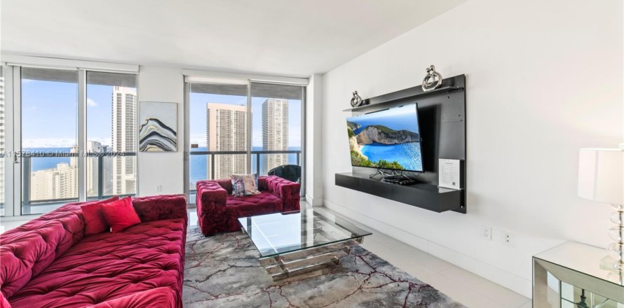 Condominio en Hallandale Beach, Florida, 3 dormitorios № 1933863