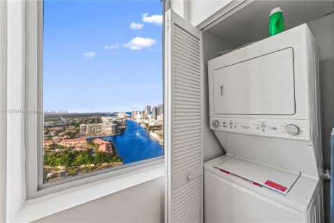 Copropriété à louer à Hallandale Beach, Floride: 3 chambres, 146.51 m2 № 1933863 - photo 21