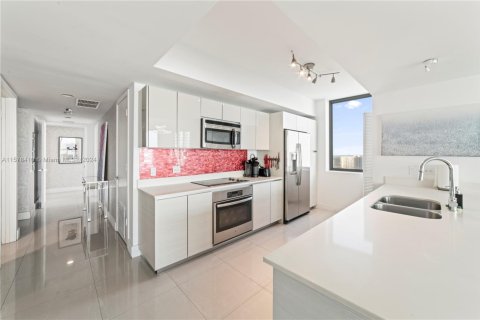 Copropriété à louer à Hallandale Beach, Floride: 3 chambres, 146.51 m2 № 1933863 - photo 8