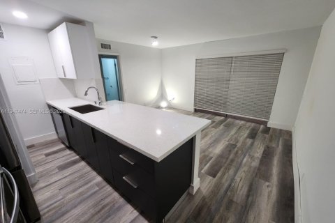 Condominio en venta en Tamarac, Florida, 3 dormitorios, 108.42 m2 № 2003327 - foto 2