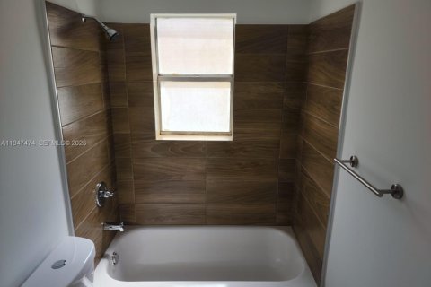 Condominio en venta en Tamarac, Florida, 3 dormitorios, 108.42 m2 № 2003327 - foto 12