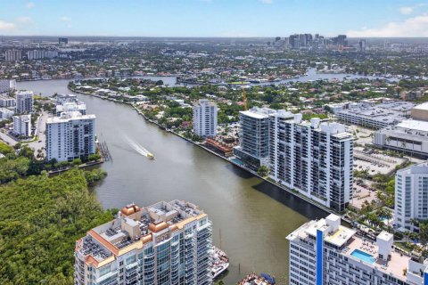 Condominio en venta en Fort Lauderdale, Florida, 2 dormitorios, 139.35 m2 № 2191668 - foto 2