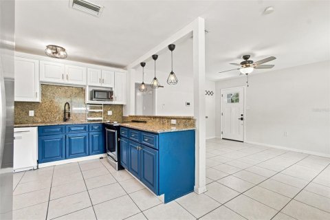 Casa en venta en Tampa, Florida, 4 dormitorios, 121.33 m2 № 2330052 - foto 7