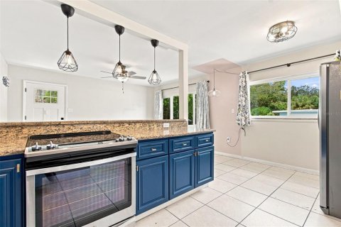 Casa en venta en Tampa, Florida, 4 dormitorios, 121.33 m2 № 2330052 - foto 11