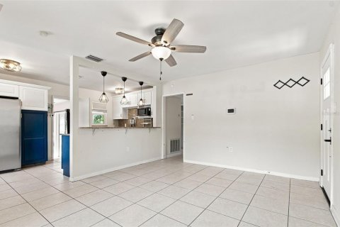 Casa en venta en Tampa, Florida, 4 dormitorios, 121.33 m2 № 2330052 - foto 4