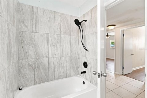 Casa en venta en Tampa, Florida, 4 dormitorios, 121.33 m2 № 2330052 - foto 17