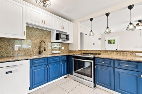 Casa en venta en Tampa, Florida, 4 dormitorios, 121.33 m2 № 2330052 - foto 9