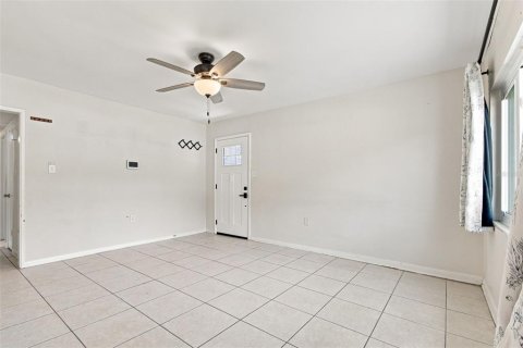 Casa en venta en Tampa, Florida, 4 dormitorios, 121.33 m2 № 2330052 - foto 6