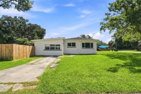 Casa en venta en Tampa, Florida, 4 dormitorios, 121.33 m2 № 2330052 - foto 2