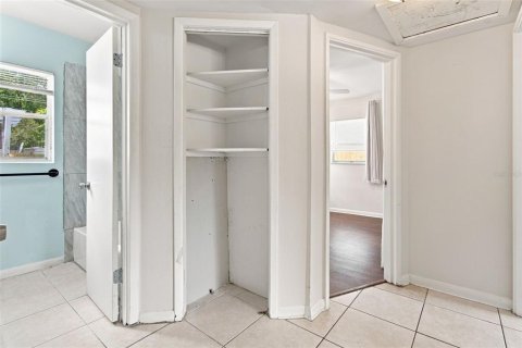 Casa en venta en Tampa, Florida, 4 dormitorios, 121.33 m2 № 2330052 - foto 15