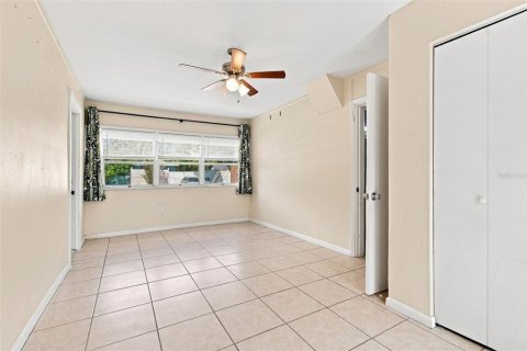 Casa en venta en Tampa, Florida, 4 dormitorios, 121.33 m2 № 2330052 - foto 18