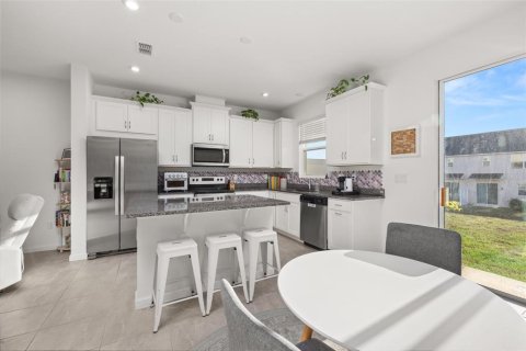 Townhouse in Kissimmee, Florida 3 bedrooms, 135.64 sq.m. № 2234321 - photo 16
