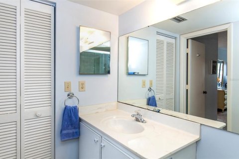 Condo in Venice, Florida, 2 bedrooms № 2100993 - photo 25