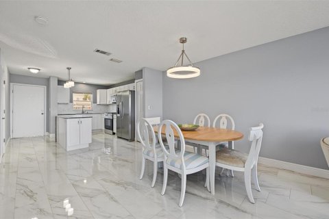 Condo in Dunedin, Florida, 2 bedrooms  № 2388596 - photo 6