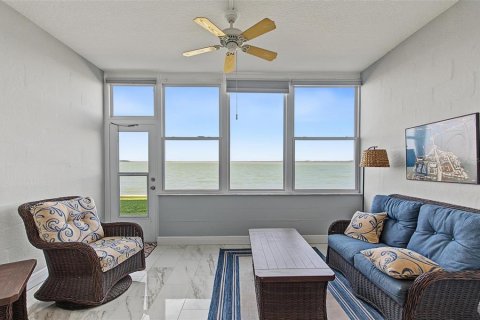 Condo in Dunedin, Florida, 2 bedrooms  № 2388596 - photo 10