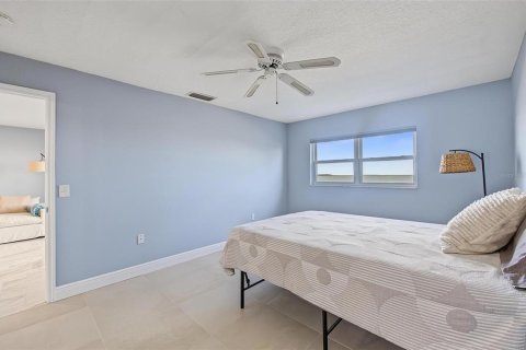 Condo in Dunedin, Florida, 2 bedrooms  № 2388596 - photo 12