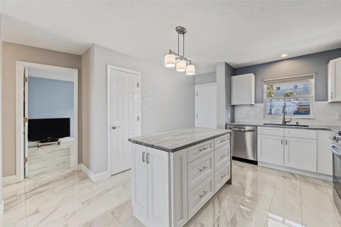 Condo in Dunedin, Florida, 2 bedrooms  № 2388596 - photo 3