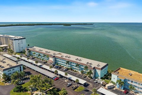 Condo in Dunedin, Florida, 2 bedrooms  № 2388596 - photo 18
