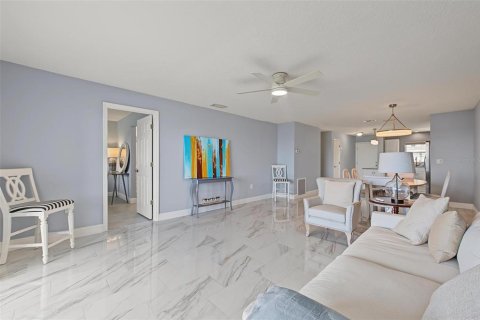 Condo in Dunedin, Florida, 2 bedrooms  № 2388596 - photo 7