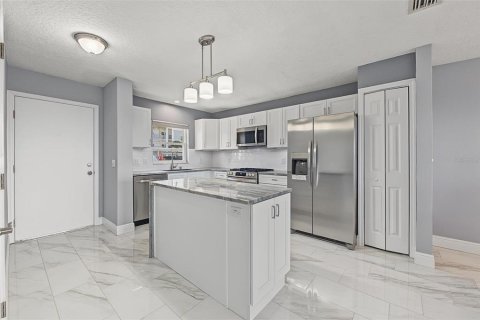 Condo in Dunedin, Florida, 2 bedrooms  № 2388596 - photo 5