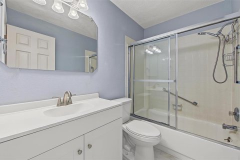 Condo in Dunedin, Florida, 2 bedrooms  № 2388596 - photo 15