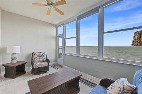 Condo in Dunedin, Florida, 2 bedrooms  № 2388596 - photo 11