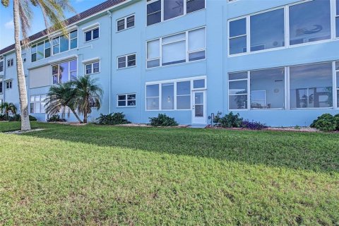 Condo in Dunedin, Florida, 2 bedrooms  № 2388596 - photo 20