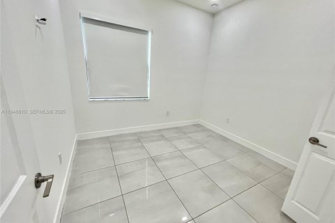 House in Miramar, Florida 3 bedrooms, 190.17 sq.m. № 2061738 - photo 15