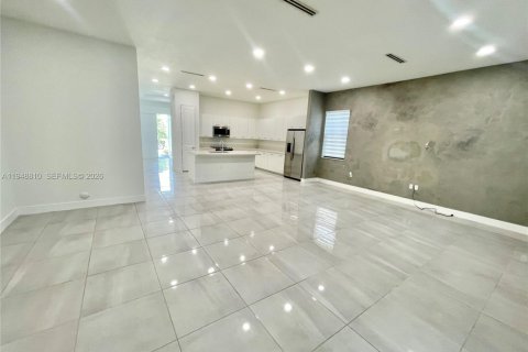 House in Miramar, Florida 3 bedrooms, 190.17 sq.m. № 2061738 - photo 12