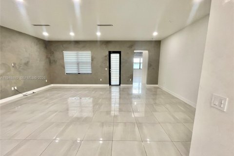 House in Miramar, Florida 3 bedrooms, 190.17 sq.m. № 2061738 - photo 5