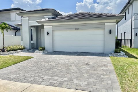 House in Miramar, Florida 3 bedrooms, 190.17 sq.m. № 2061738