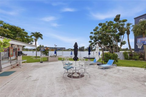 Condominio en venta en Deerfield Beach, Florida, 2 dormitorios, 144 m2 № 2084769 - foto 22