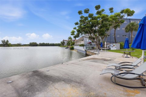 Condominio en venta en Deerfield Beach, Florida, 2 dormitorios, 144 m2 № 2084769 - foto 28