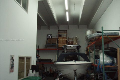 Propiedad comercial en alquiler en Doral, Florida № 1207968 - foto 1