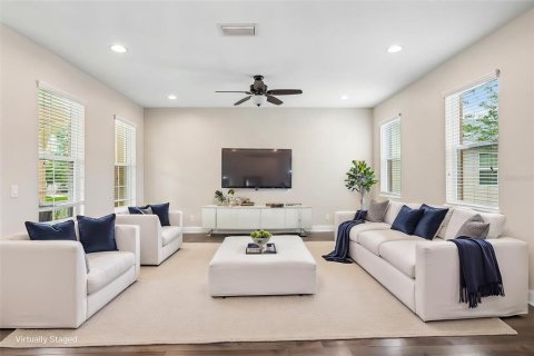 House in Wesley Chapel, Florida 4 bedrooms, 206.06 sq.m. № 2198207 - photo 10