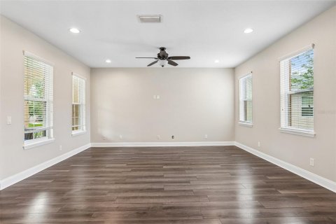 House in Wesley Chapel, Florida 4 bedrooms, 206.06 sq.m. № 2198207 - photo 8