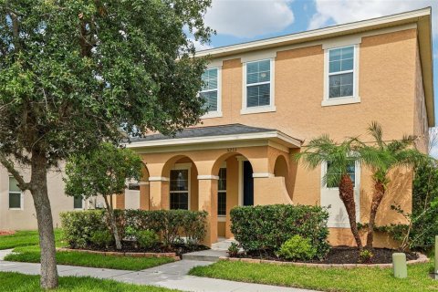 House in Wesley Chapel, Florida 4 bedrooms, 206.06 sq.m. № 2198207 - photo 2
