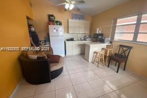Casa en venta en Hialeah, Florida, 3 dormitorios № 1982659 - foto 20