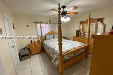 Casa en venta en Hialeah, Florida, 3 dormitorios № 1982659 - foto 15