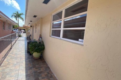 Casa en venta en Hialeah, Florida, 3 dormitorios № 1982659 - foto 26