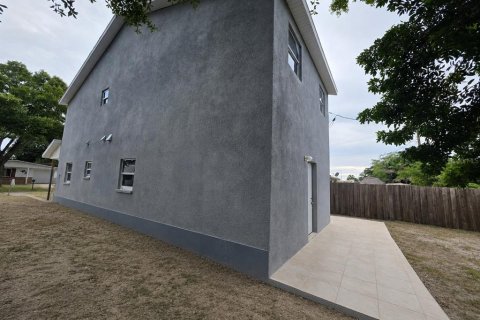 House in Holiday, Florida 4 bedrooms, 144 sq.m. № 2225668 - photo 22