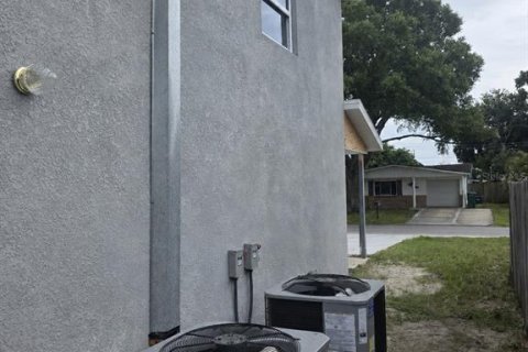 House in Holiday, Florida 4 bedrooms, 144 sq.m. № 2225668 - photo 23