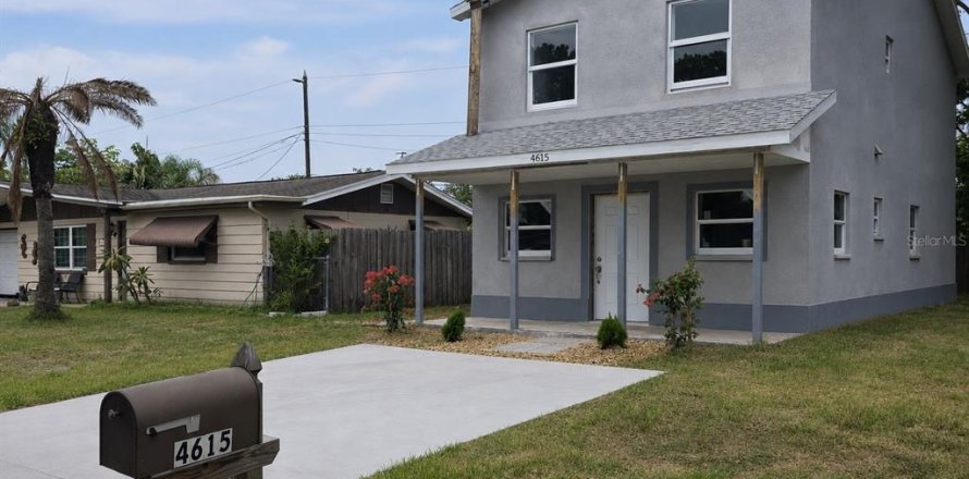 House in Holiday, Florida 4 bedrooms, 144 sq.m. № 2225668