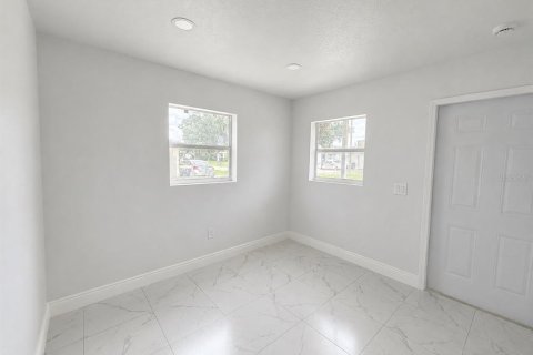 House in Holiday, Florida 4 bedrooms, 144 sq.m. № 2225668 - photo 15