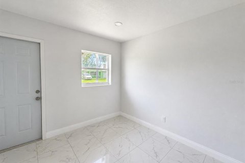 House in Holiday, Florida 4 bedrooms, 144 sq.m. № 2225668 - photo 17