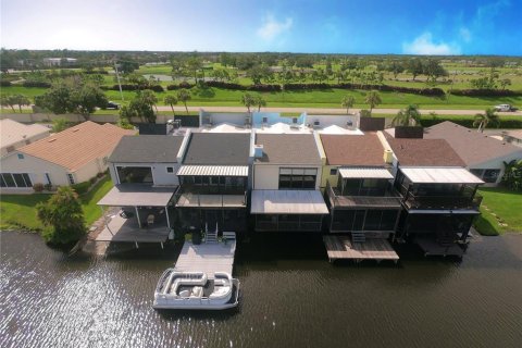 Adosado en venta en Lake Suzy, Florida, 3 dormitorios, 224.27 m2 № 1912723 - foto 1