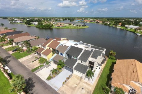 Adosado en venta en Lake Suzy, Florida, 3 dormitorios, 224.27 m2 № 1912723 - foto 2