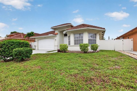 Villa ou maison à vendre à Dania Beach, Floride: 3 chambres, 231.14 m2 № 2402081 - photo 2