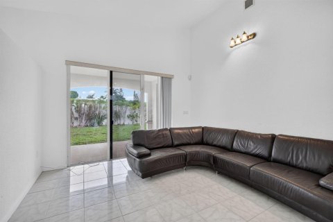 Villa ou maison à vendre à Dania Beach, Floride: 3 chambres, 231.14 m2 № 2402081 - photo 9