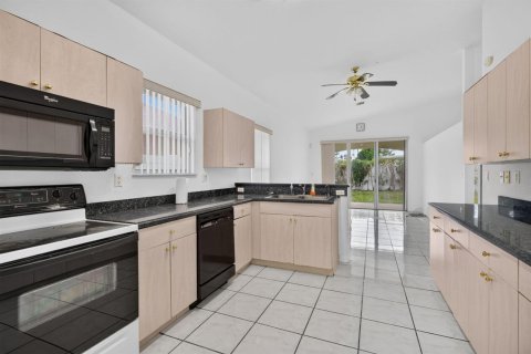Villa ou maison à vendre à Dania Beach, Floride: 3 chambres, 231.14 m2 № 2402081 - photo 19